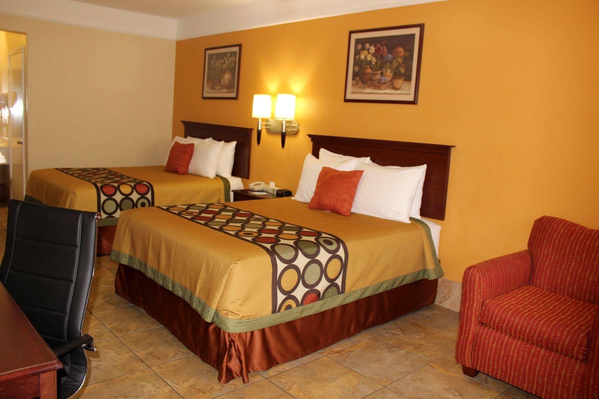 Motel Texas & At La Plaza Mall And Airport