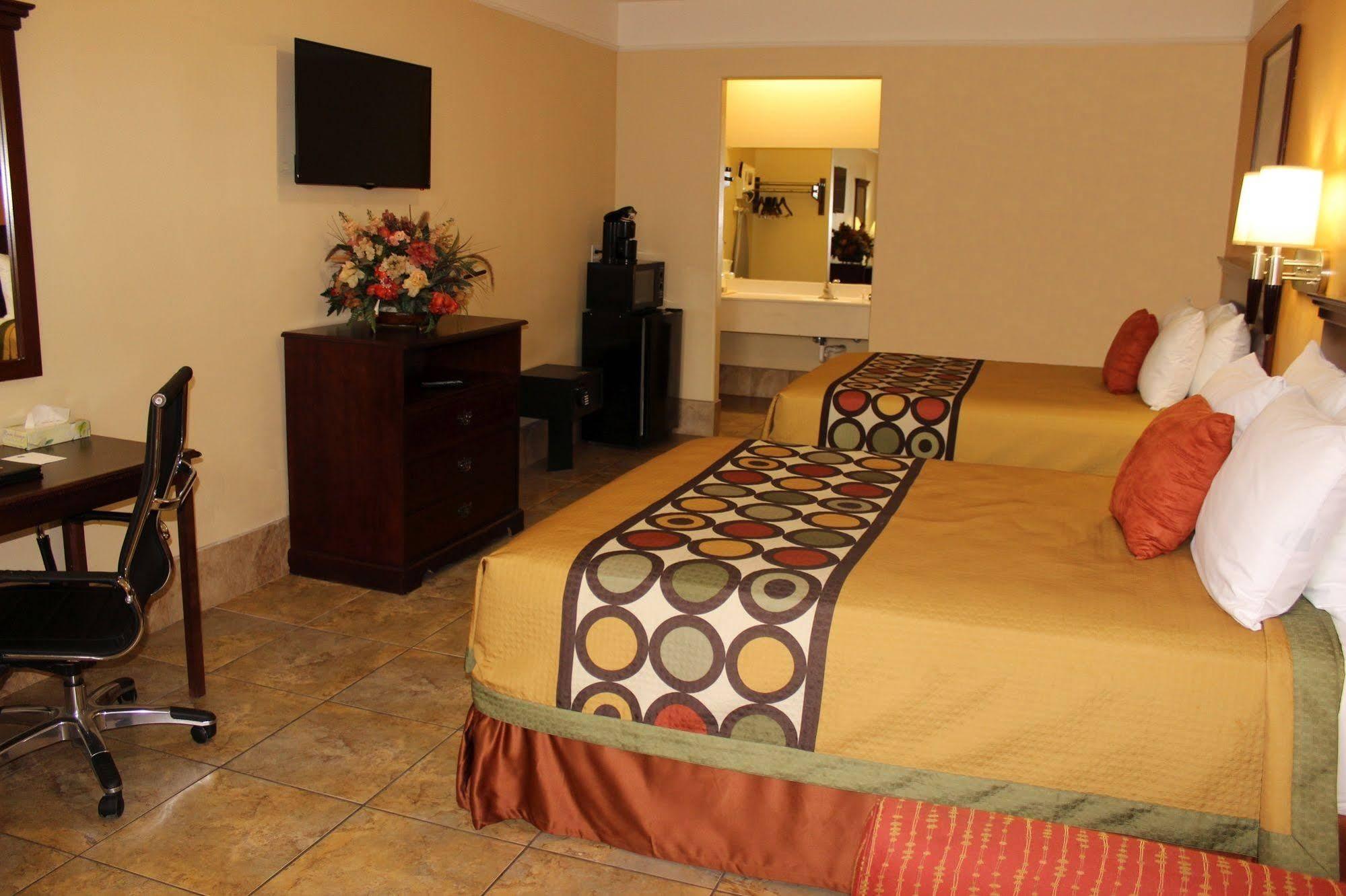 Texas & At La Plaza Mall And Airport Motel McAllen