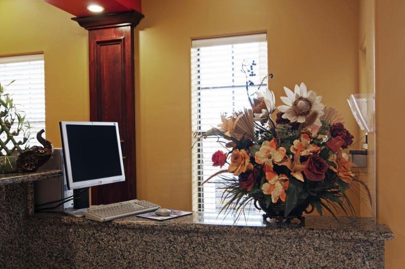 Texas & At La Plaza Mall And Airport Motel 3*