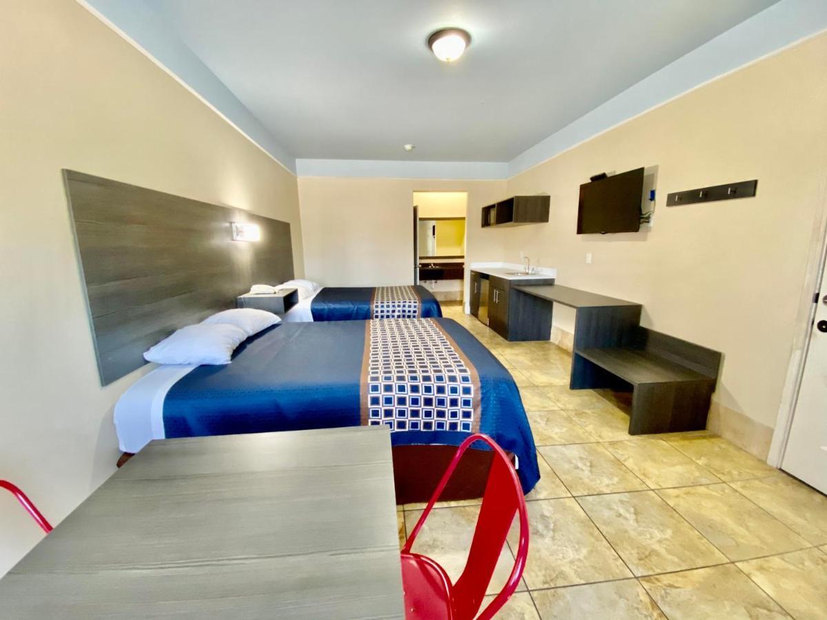Motel Texas & At La Plaza Mall And Airport
