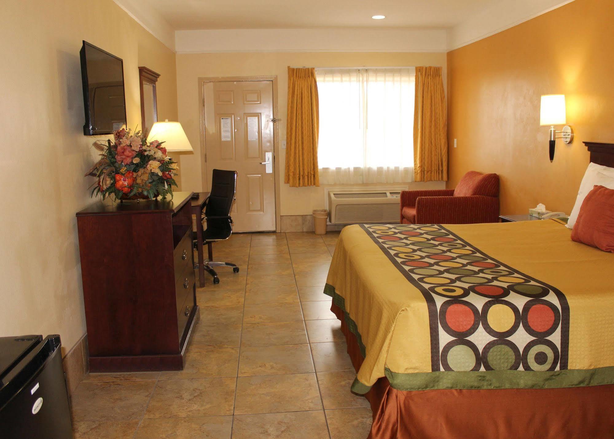 Texas & At La Plaza Mall And Airport Motel McAllen