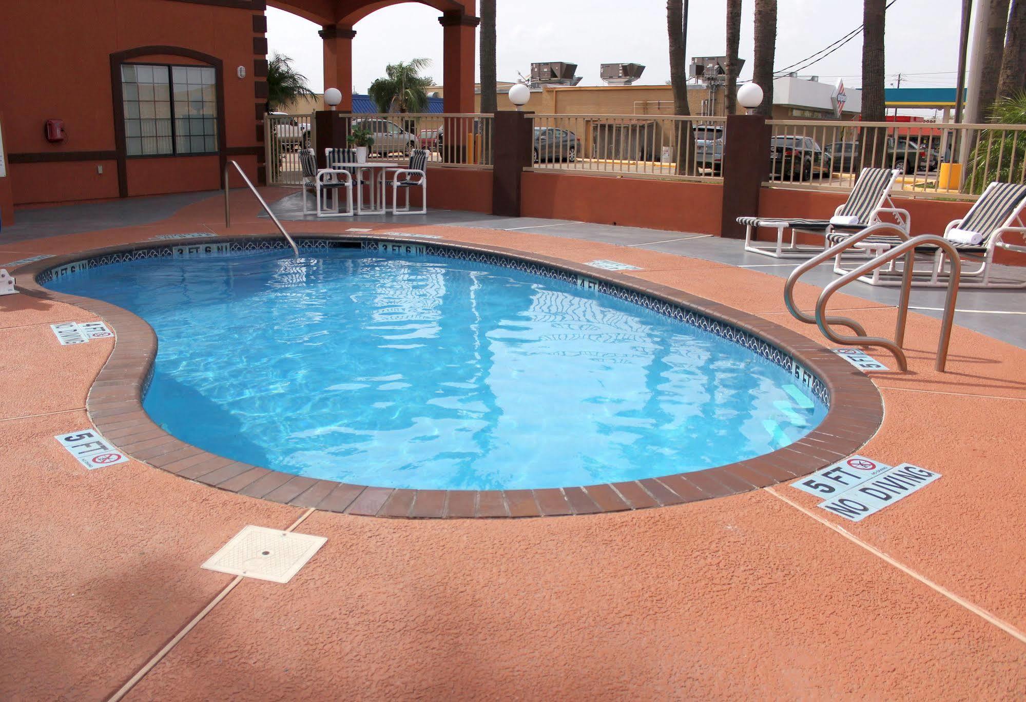 Texas & At La Plaza Mall And Airport Motel 3*