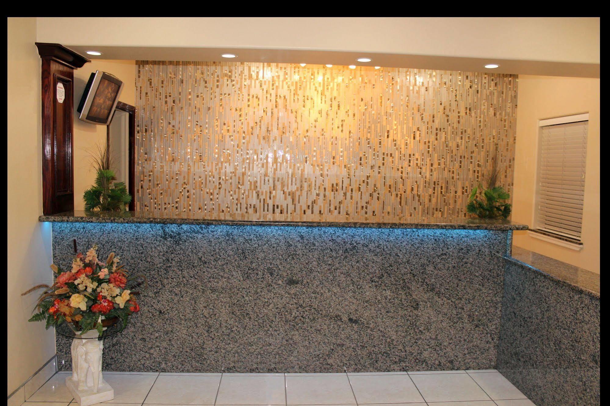 Texas & At La Plaza Mall And Airport Motel 3*