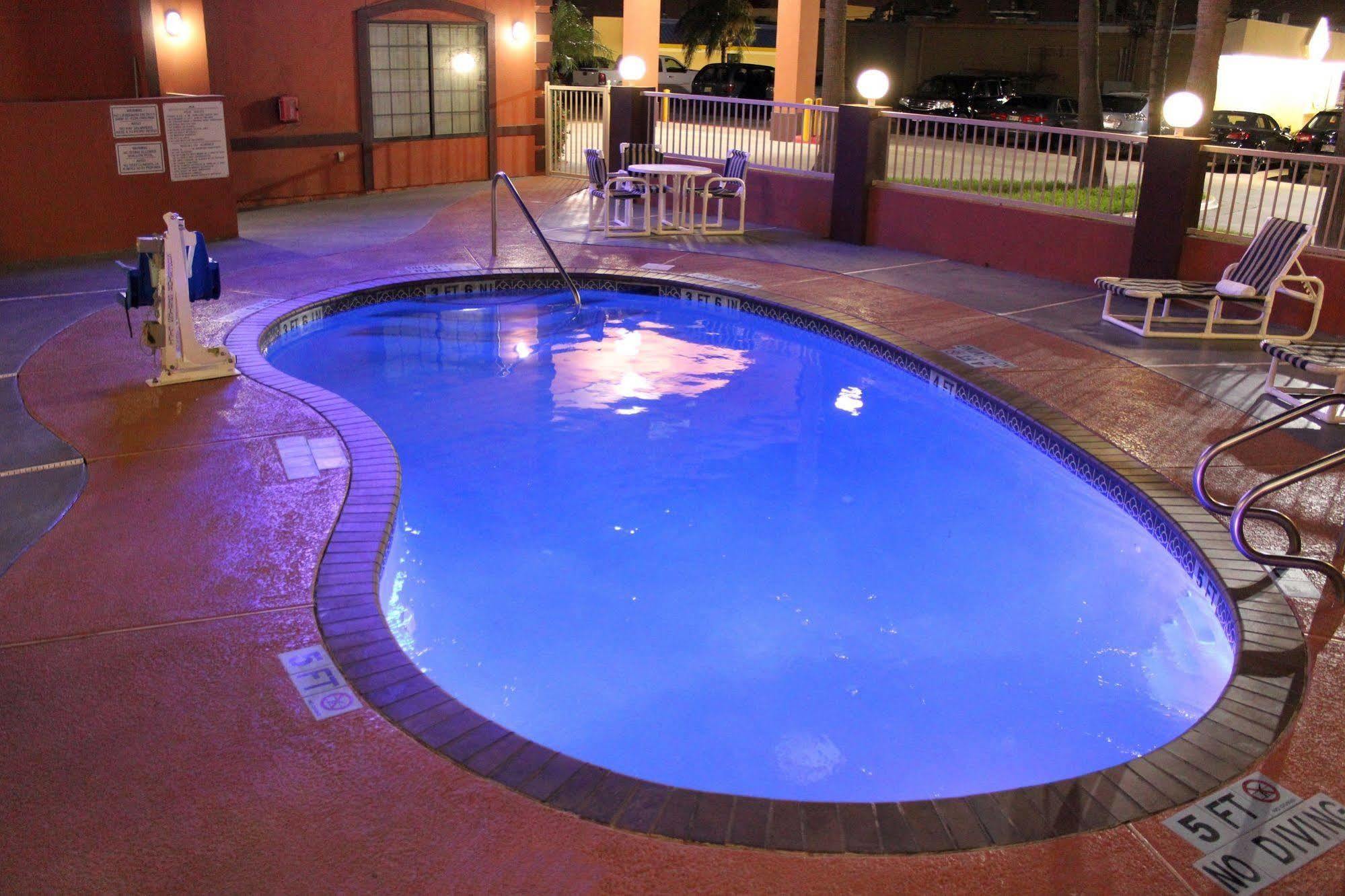 Texas & At La Plaza Mall And Airport Motel 3*