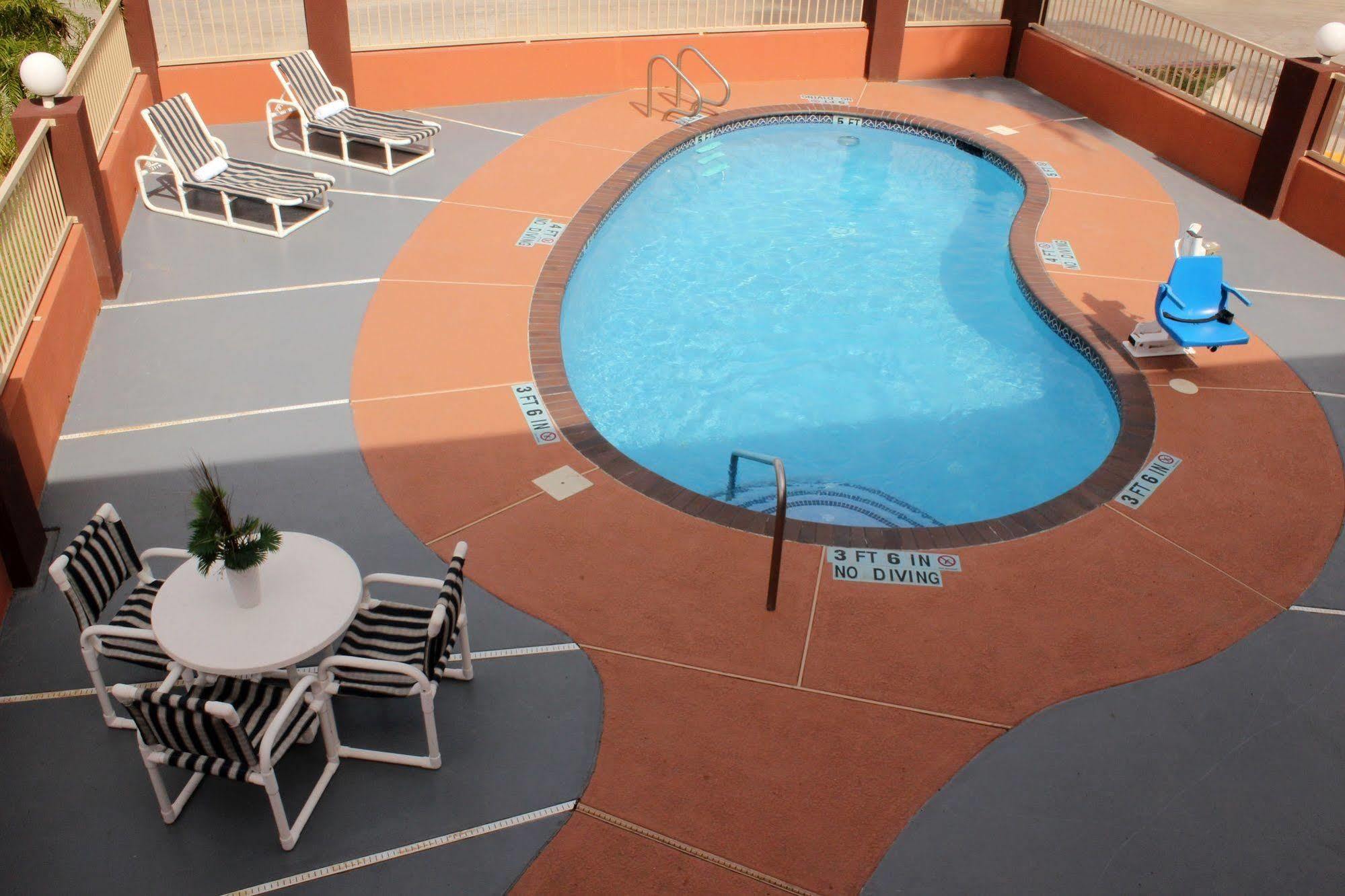 Texas & At La Plaza Mall And Airport Motel McAllen