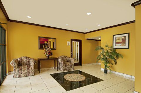 Texas & At La Plaza Mall And Airport Motel 3*